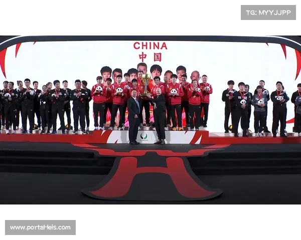 羽球世锦赛巴黎颁奖仪式中国队双国旗升起荣耀时刻 羽球世锦赛巴黎颁奖仪式中国队双国旗升起荣耀时刻